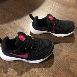 Girls Nike tennis shoes